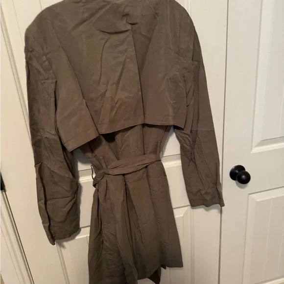 Banana Republic Trench Coat - Picture 3 of 4